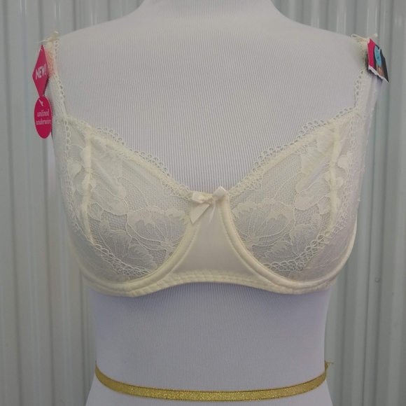 Lily of France Other - NWT Luxurious White Lace Bra Lingerie